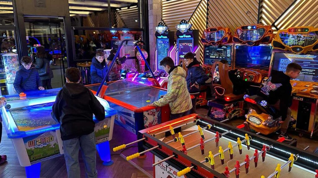 Family Entertainment Center Business Blueprint Family Entertainment Center Business Blueprint
