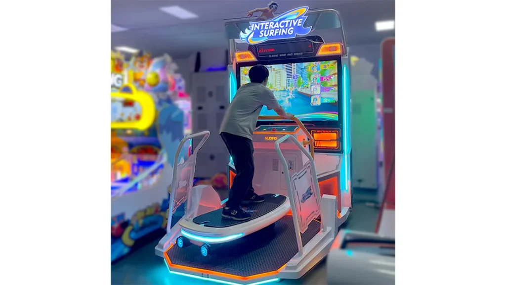 Types de machines d'arcade de course - Classification par genre de contrôle - Simulateur de surf/ski